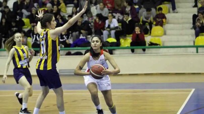 Burhaniye Belediyespor Kadın Basketbol takımı galibiyet serisine devam etti