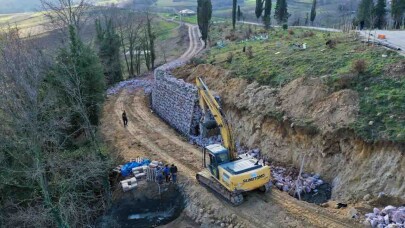 Pelitpınarı Goncalar Köyü mezarlığına taş duvar