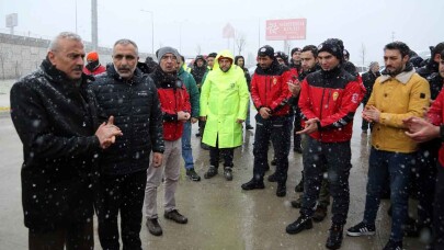 Kocaeli'den deprem bölgesine ekipler gitmeye devam ediyor