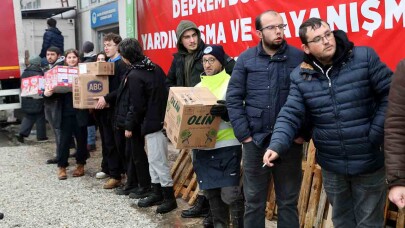 Sakarya’dan depremzedelere gönderilen tır sayısı 40’a ulaştı