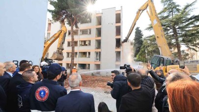 Bakırköy’deki İş Bankası Mensupları Sitesi yıkıldı