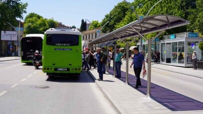 Kocaeli'nin 12 ilçesinde duraklar yenileniyor