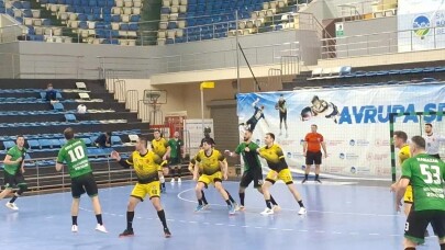 Sakarya Büyükşehir Hentbol evinde kaybetti: 34-37