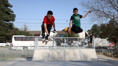 Adrenalin tutkunları Doğu Kışla Skate Park’a