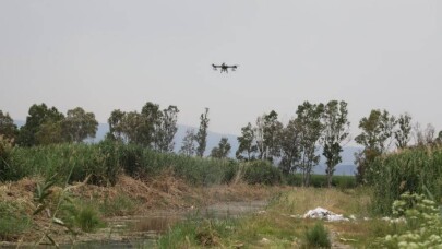 Edremit’te sinekle mücadele çalışmaları Drone ile destekleniyor