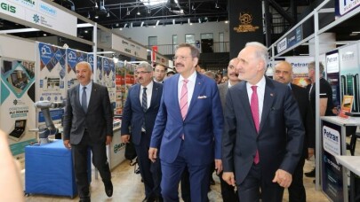 Hisarcıklıoğlu’dan Bilişim Fuarı’na tam not