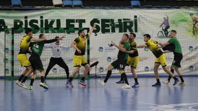 Sakarya Büyükşehir hentbol play-offlara galibiyetle başladı