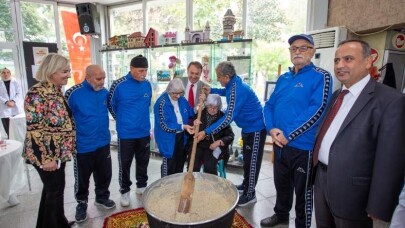 Bursa Büyükşehir Belediyesi'nden Yaşlılara ‘Moral’ Günü