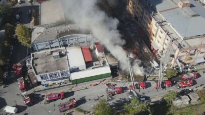 Gaziosmapaşa'da depo yangını