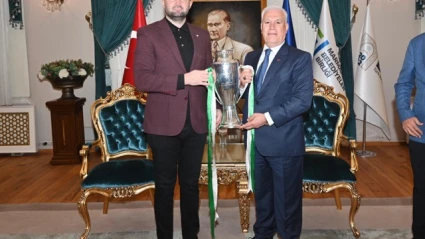Bursaspor Başkanı Enes Çelik’ten Başkan Mustafa Bozbey’e teşekkür ziyareti