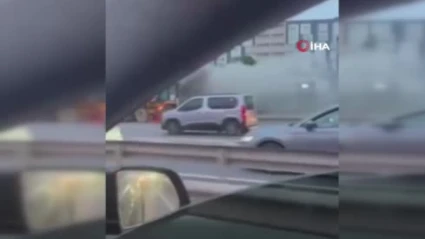 Cevizlibağ’da iş makinesi alevlere teslim oldu