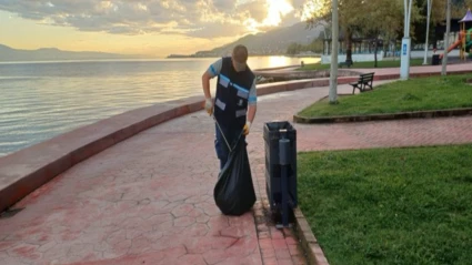 Kocaeli Büyükşehir Belediyesi, mavi bayraklı plajları ve düzenli temizlik çalışmalarıyla yaz sezonunda çevre illere örnek oldu