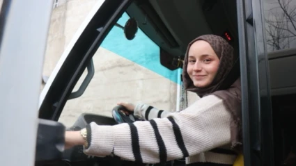 Dolmuş Direksiyonunda Bir Genç Kadın Sakarya’dan Örnek Oldu