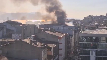 Şehir merkezinde korku dolu anlar: Depo yandı, dumandan göz gözü görmedi