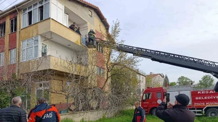 Evi ateşe verdi, babasını arayıp "evi yaktım gel" dedi