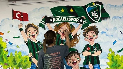 Liseli öğrencilerden Kocaelispor’a özel duvar resmi