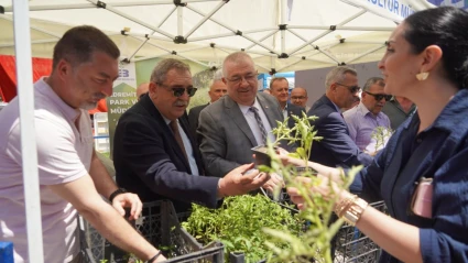 Edremit Belediyesi’nden ücretsiz ata tohumu fide dağıtımı