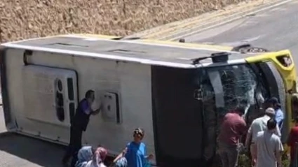 Kontrolden çıkan halk otobüsü devrildi: 1 yaralı