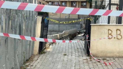 Küçükçekmece’de inşaat temelindeki göçük paniğe neden oldu