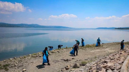 200 personel ve 23 araç sahadaydı: SASKİ’den Sapanca Gölü havzasında dev temizlik