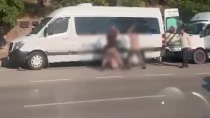 Cadde ortasında dehşet anları: Demir sopalarla darp ettiler