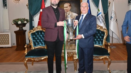 Bursaspor Başkanı Enes Çelik’ten Başkan Mustafa Bozbey’e teşekkür ziyareti