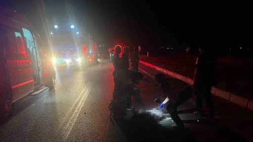 Feci kaza: Önce tır çarptı, sonra otomobil ezdi