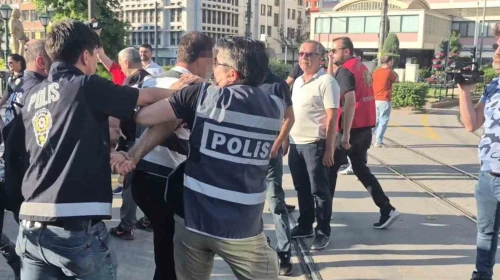 Eskişehir’de izinsiz eylem yapan gruba polis müdahale etti: 35 gözaltı