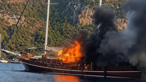 Göcek’te tekne yangını