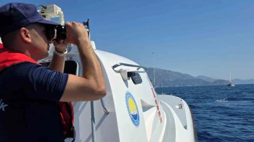 Marmaris açıklarında batan göçmen botunda kayıp 2 kişiyi arama çalışmaları sürüyor