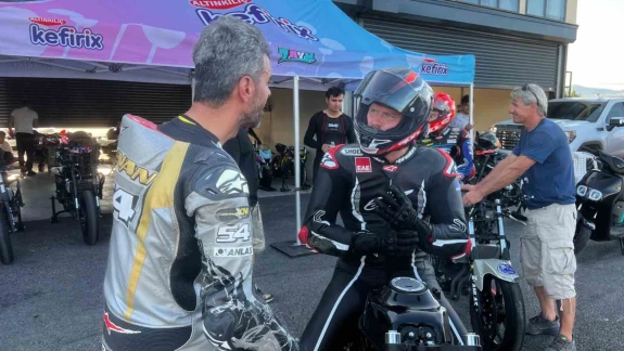 Milli motosikletçiler ve oyuncu Kıvanç Tatlıtuğ Kocaeli’de piste çıktı