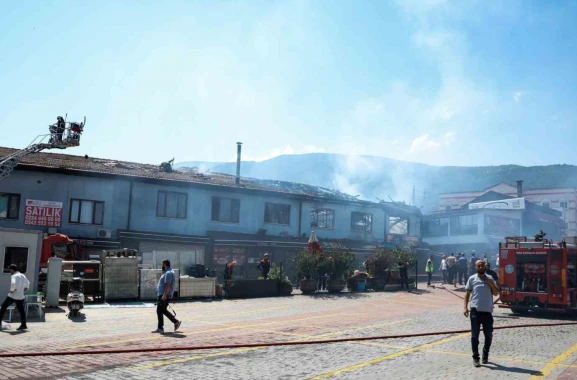 Büyükşehir’den Kayhan’daki yangına hızlı müdahale