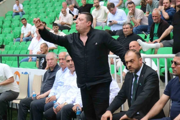Sakaryaspor kongresinde arbede: Seçim ertelendi