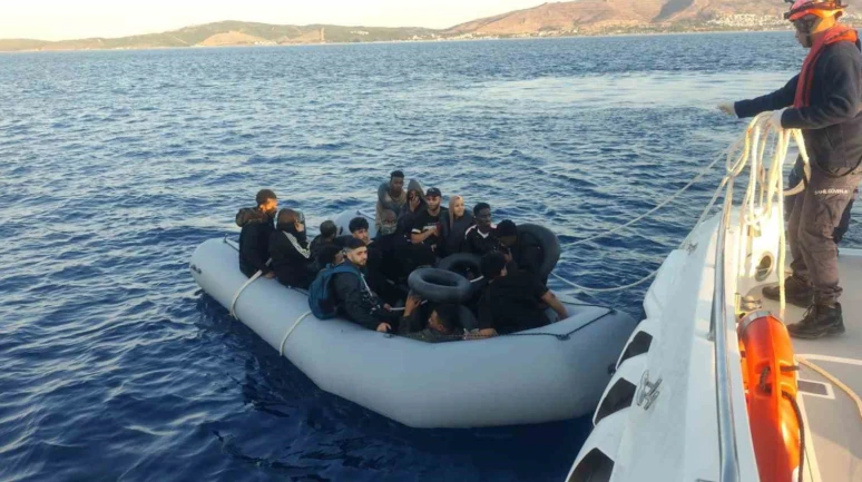 İzmir açıklarında göçmen operasyonu: 4’ü çocuk 65 düzensiz göçmen yakalandı