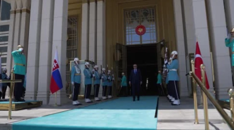 İletişim Başkanlığı: "Liderler, Türkiye-Slovakya ikili ilişkileri ile bölgesel ve küresel konuları ele aldı"