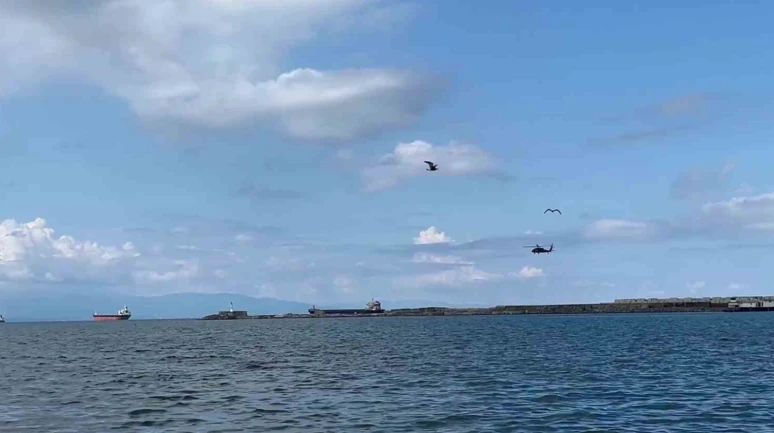 Savaş helikopterlerinin eğitim uçuşu Ereğli’de heyecan yaşattı
