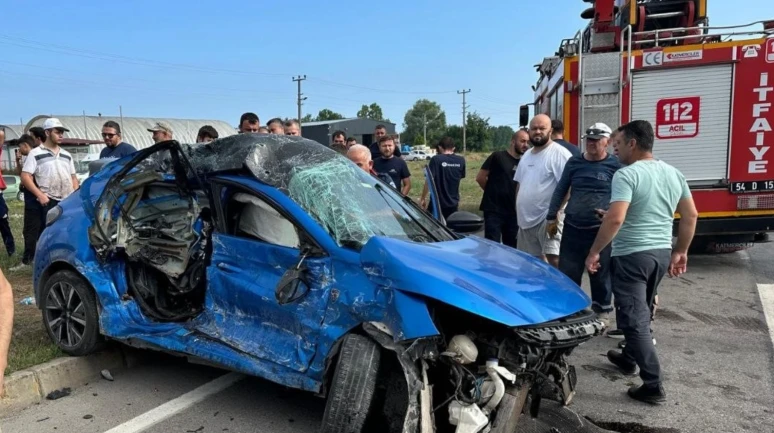 Çekici ile çarpışan otomobil hurdaya döndü: 1 yaralı