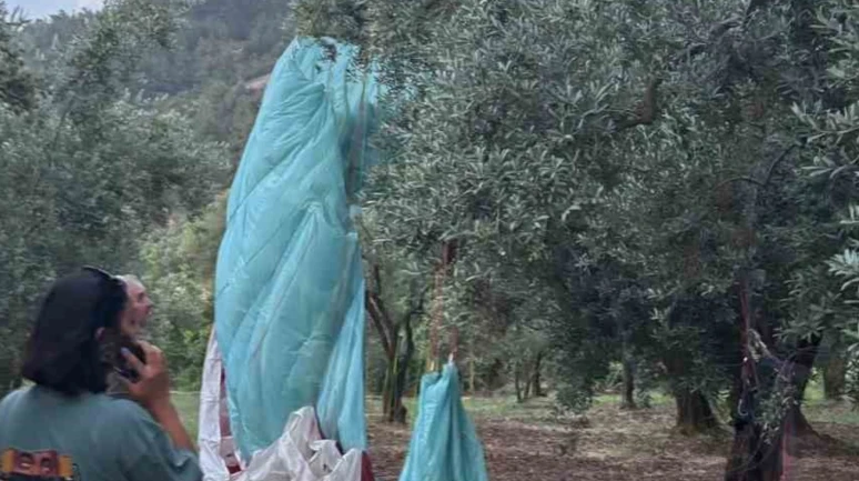 Anlık hava değişimi yamaç paraşütçülerine yaramadı