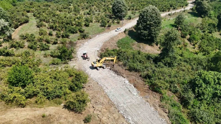 Erenler’de kırsal mahallelerde üstyapı ve yol çalışmaları sürüyor
