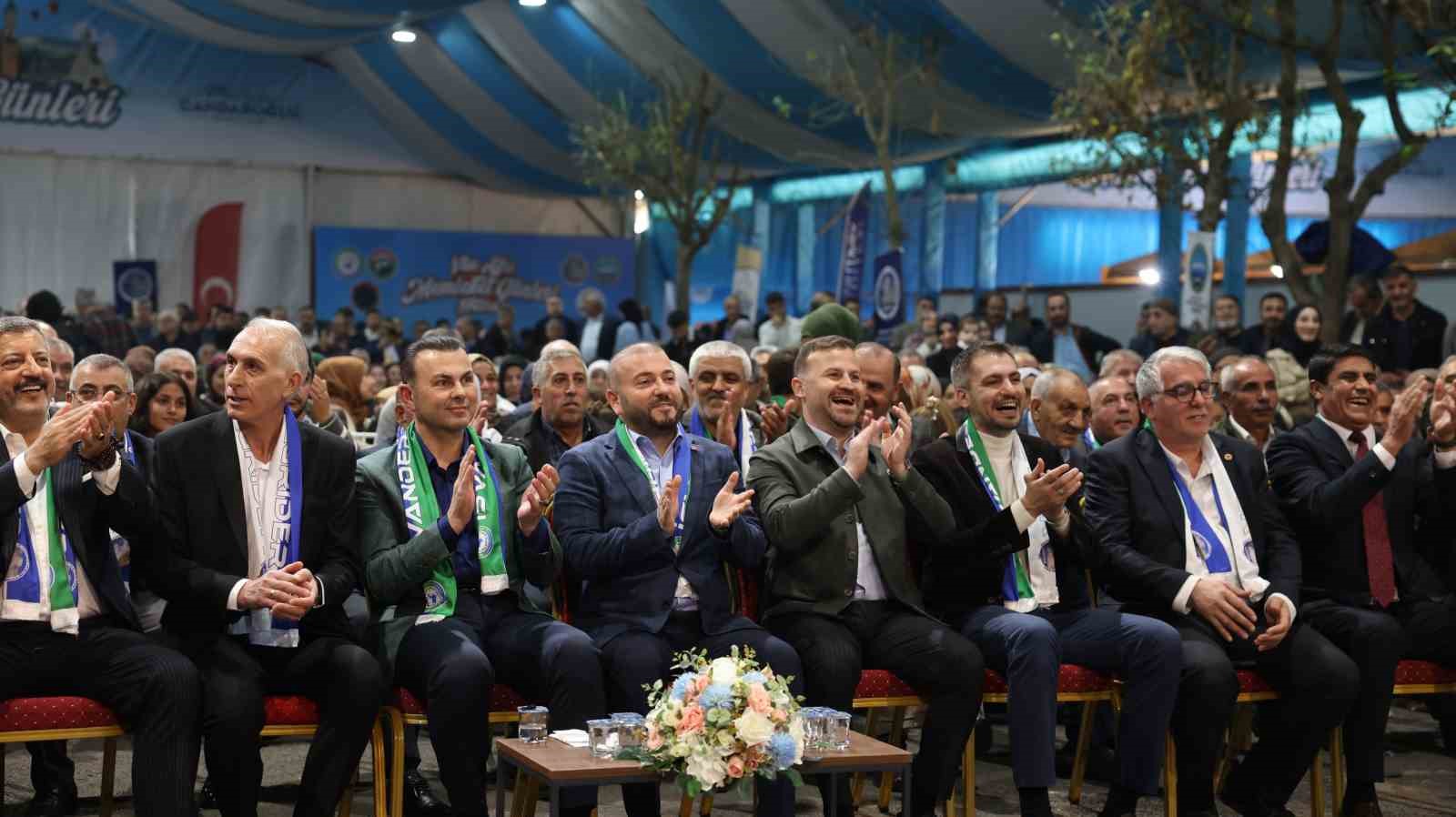 arnavutkoyde-van-agri-memleket-gunleri-coskusu