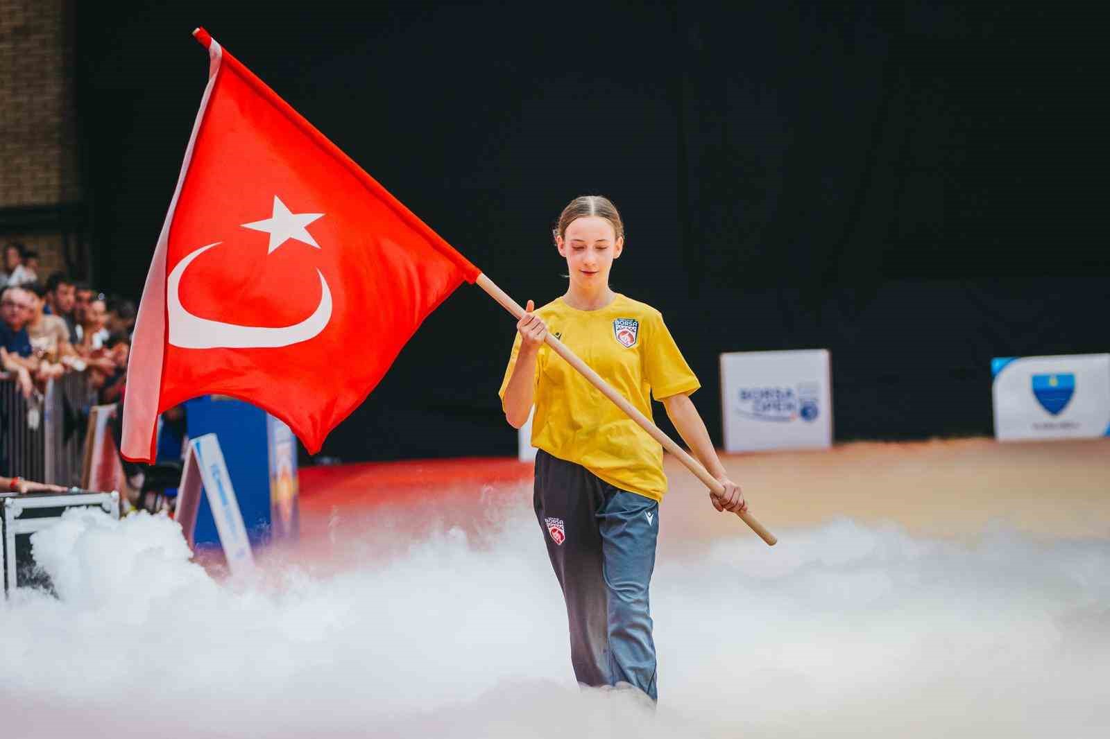 avrupada-zirveye-adim-umraniye-judoda-kupayi-kaldirdi