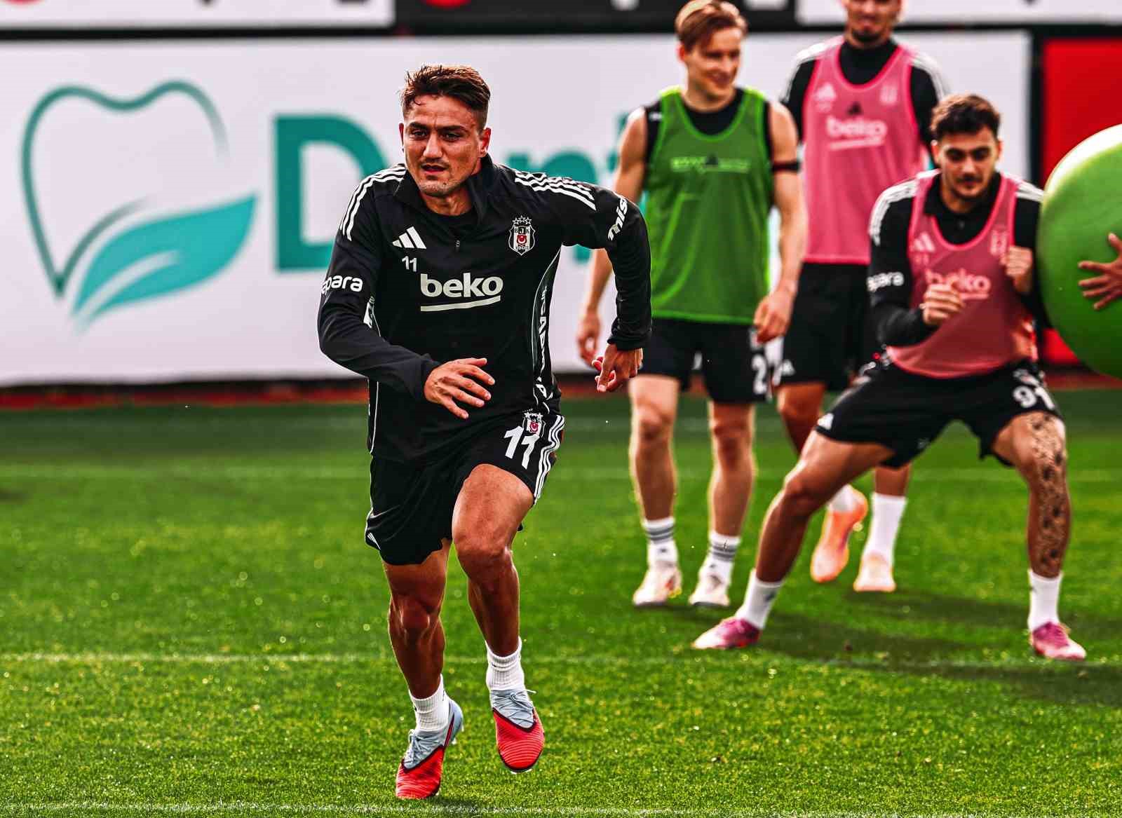 besiktas-3-futbolcusundan-eksik-calisti