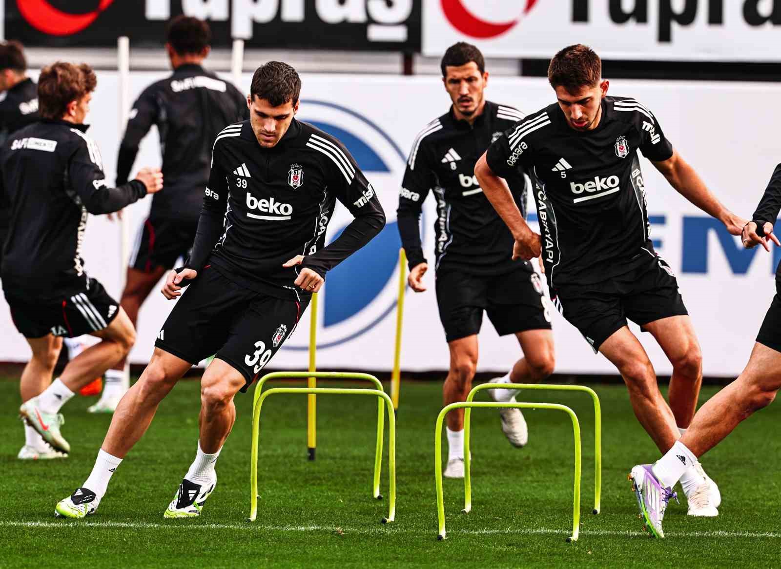 besiktas-3-futbolcusundan-eksik-calisti