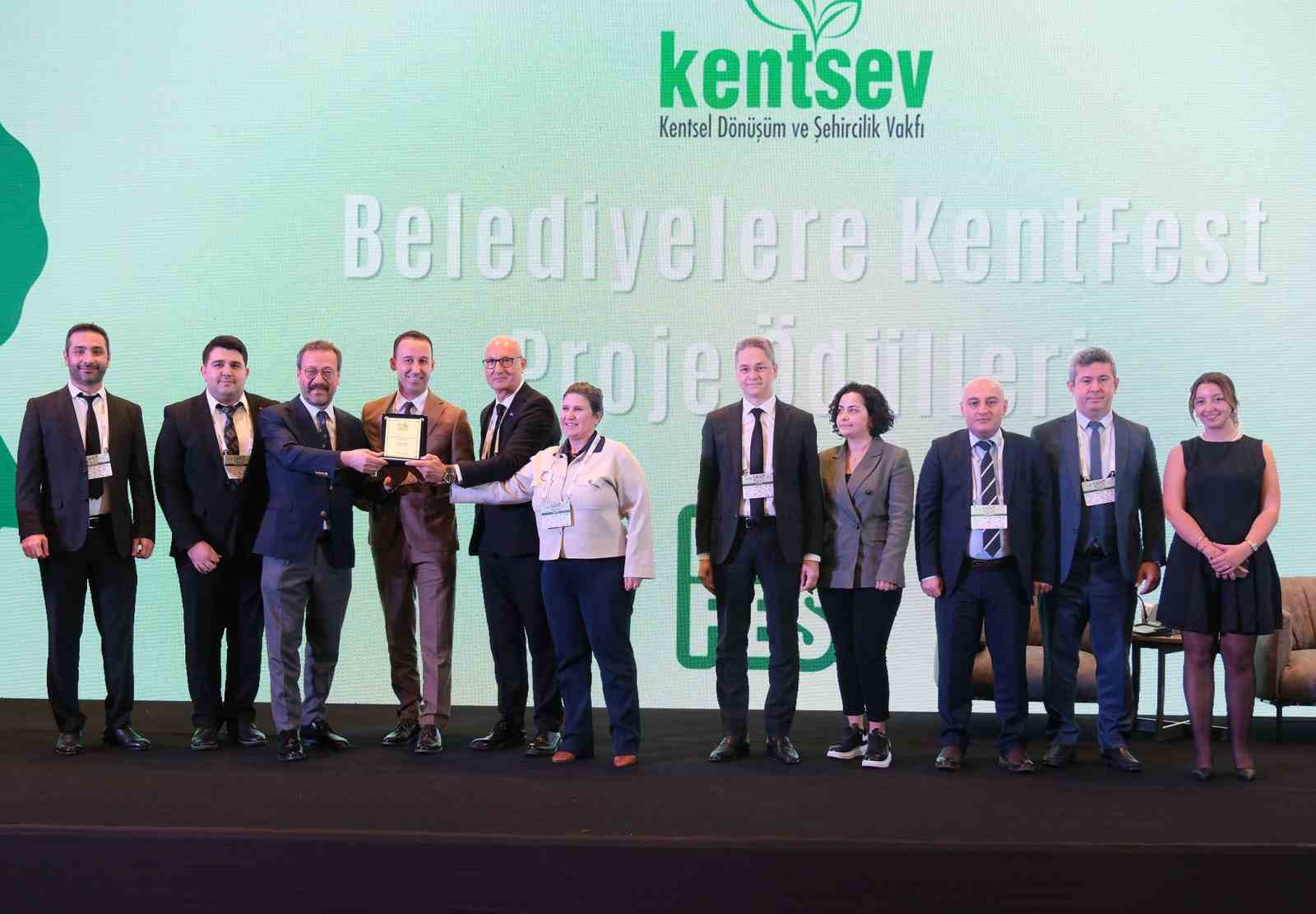 buyukcekmece-belediyesi-en-iyi-akilli-sehir-odulunun-sahibi-oldu