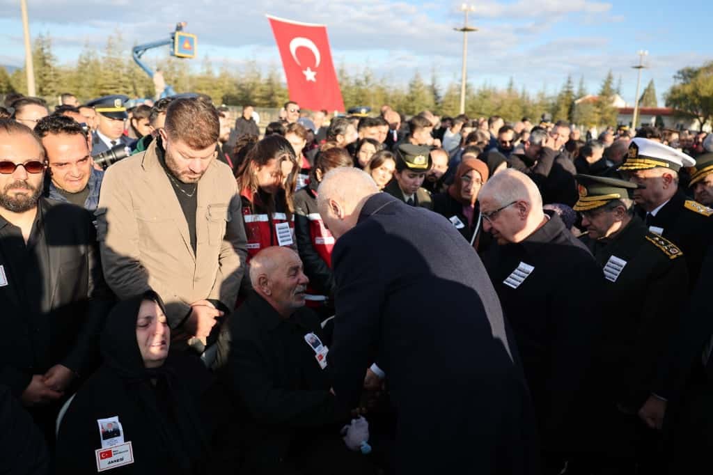 gurcistandaki-ucak-kazasinda-sehit-olan-20-asker-icin-toren-duzenlendi