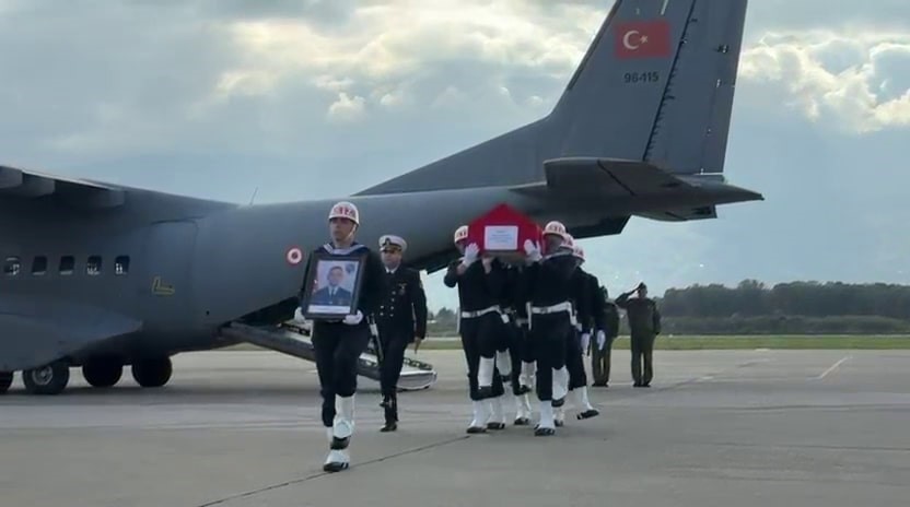 sakaryali-sehit-kocaeli-cengiz-topel-havalimaninda-torenle-karsilandi