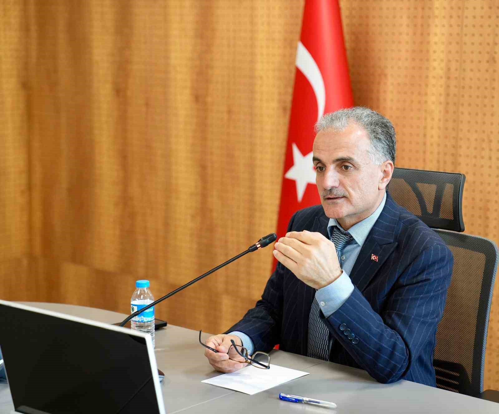 saude-yeni-egitim-modeli-tartisildi