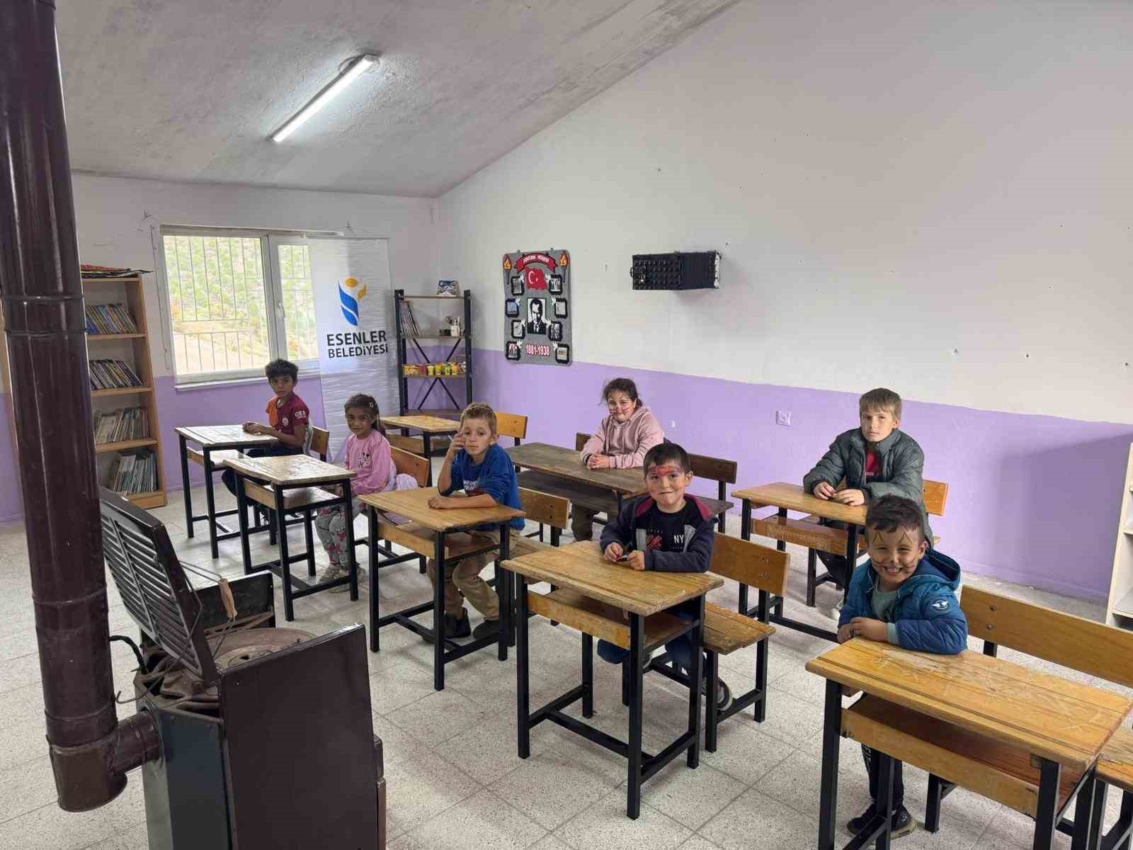 universite-ogrencileri-6-ogrencili-koy-okulunu-yeniledi