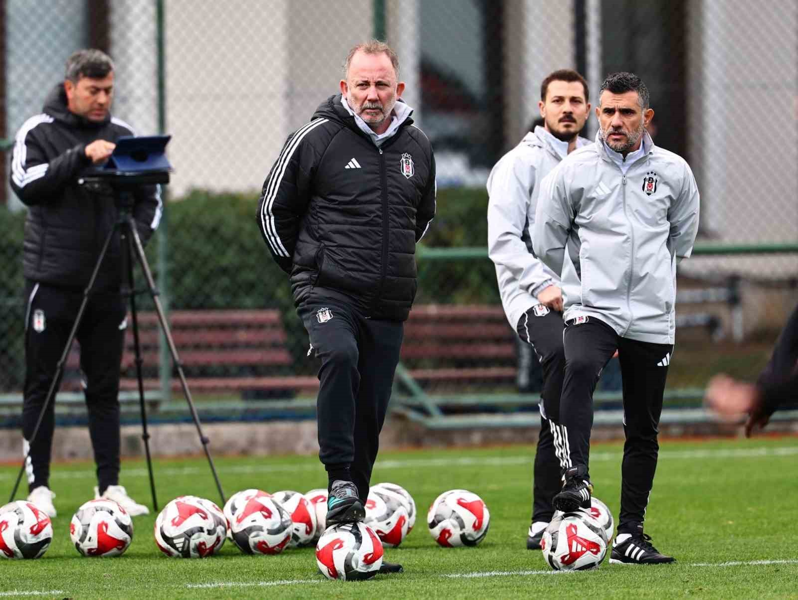 besiktasta-trabzonspor-maci-hazirliklari-devam-etti