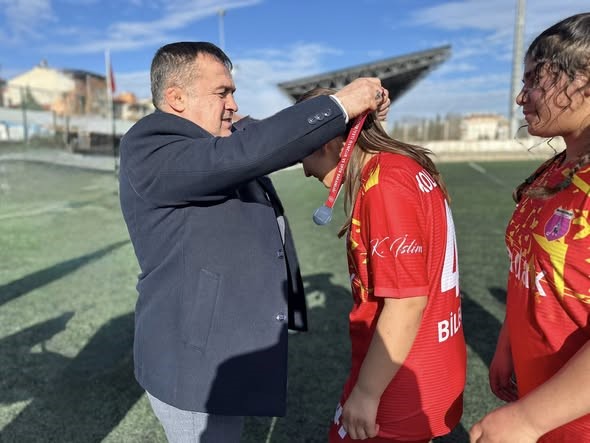 bilecikte-yildiz-kizlar-futbol-musabakalari-sona-erdi